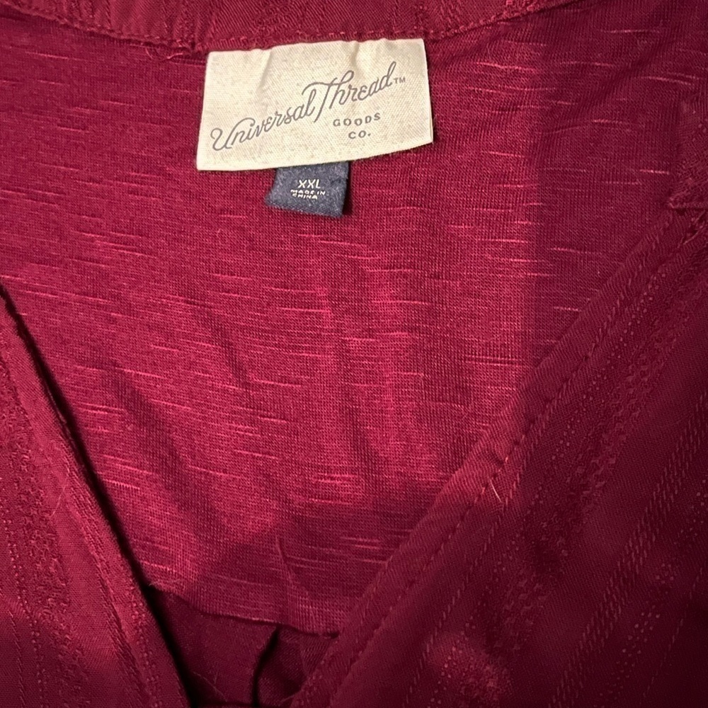 Universal Thread Hi-Lo Button Down Top - Picture 3 of 3
